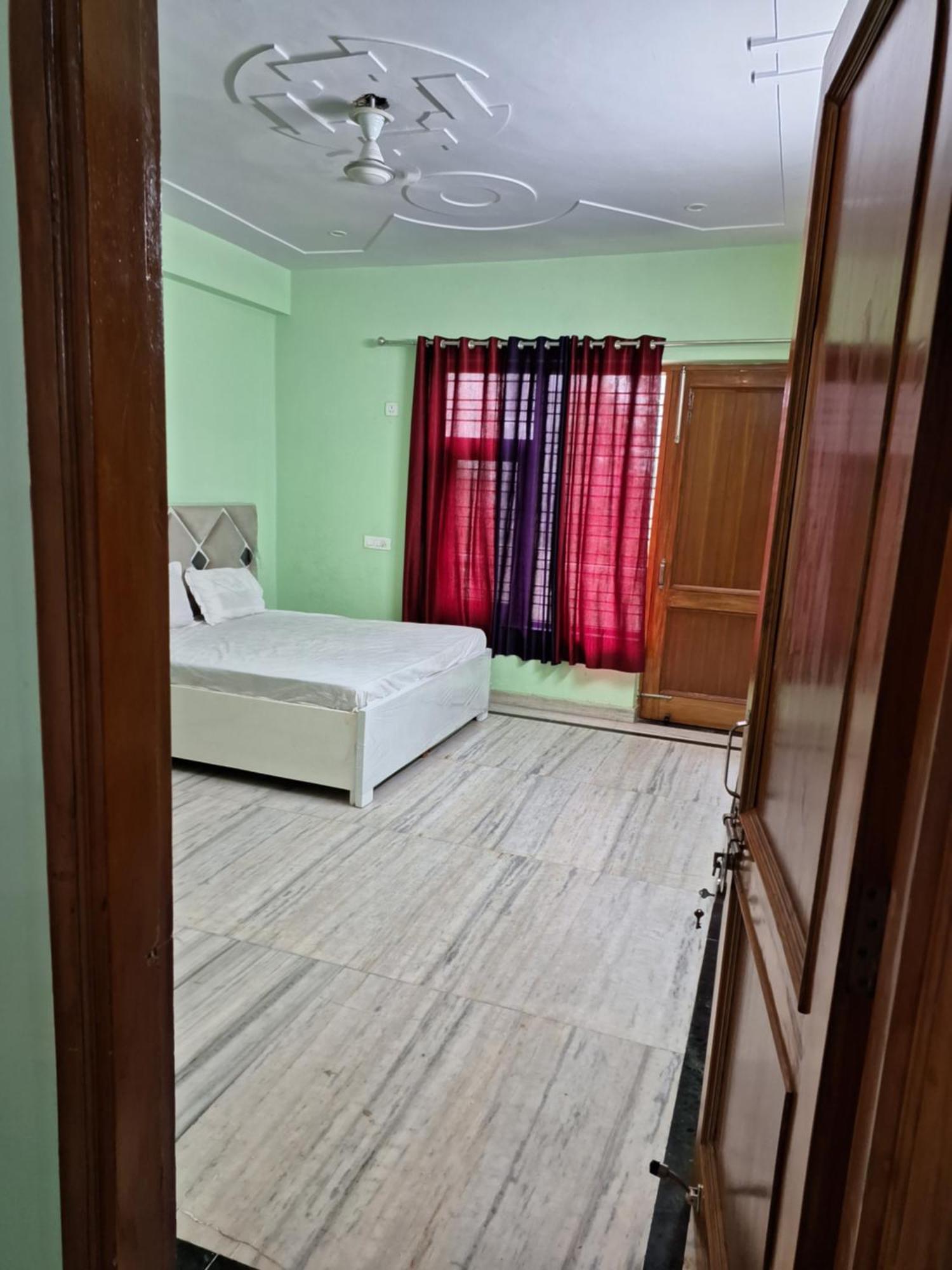 Golf Homes Gyest House Ноида Екстериор снимка
